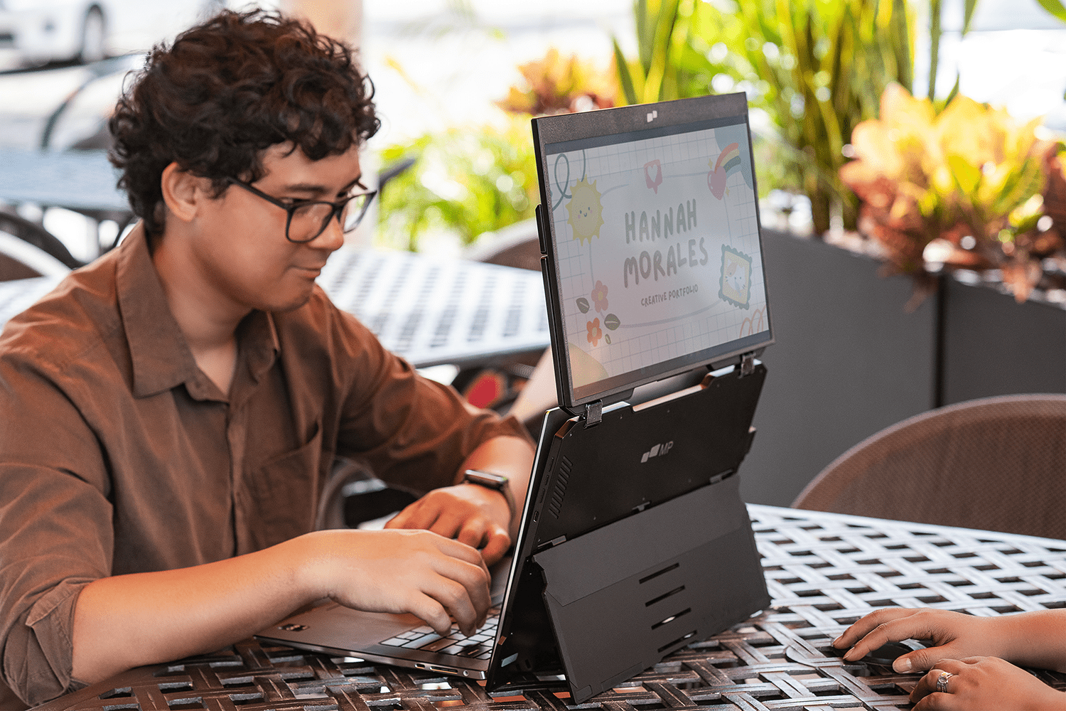 Duex Float dual screen for laptop