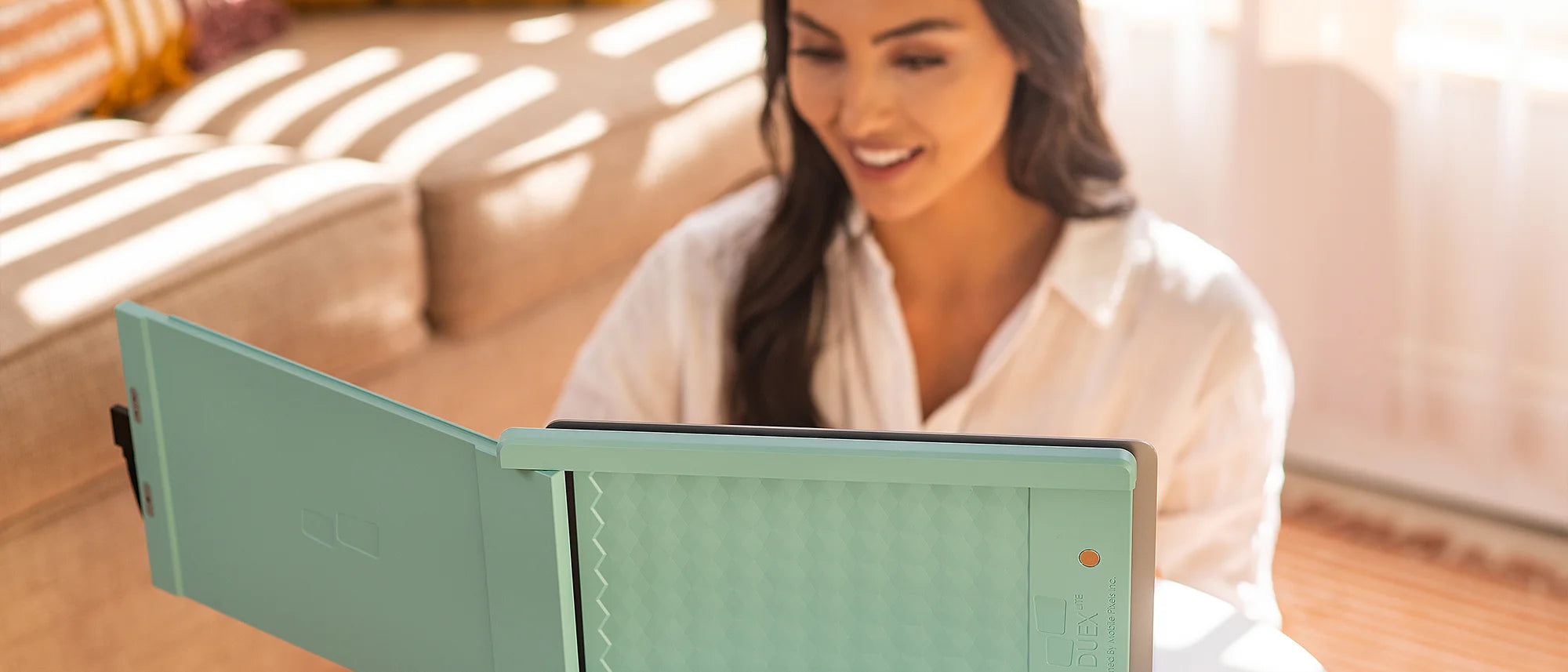 portable Duex Lite external monitor for laptop is a ergonomic monitor